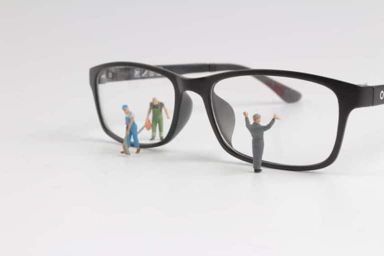 Comment entretenir ses lunettes de vue. – Optic&Price – Le luxe au